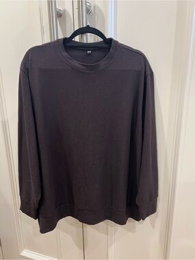 Uniqlo Unisex Crewneck Sweatshirt in Dark Brown
